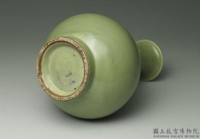 图片[3]-Yuhuchun vase in celadon glaze. Longquan ware. Early Ming dynasty (1368-1435)-China Archive